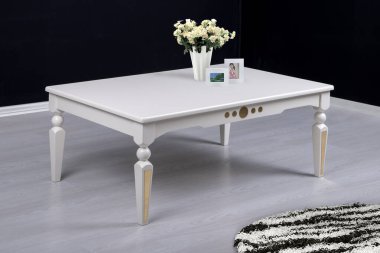 Kahve masası beyaz arka plan ve siyah arkaplan