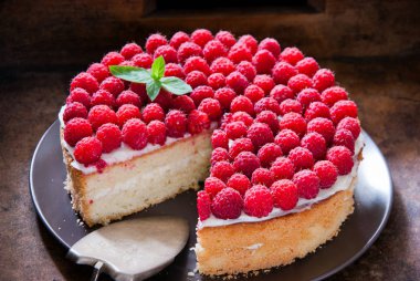 Ev yapımı ahududu cake