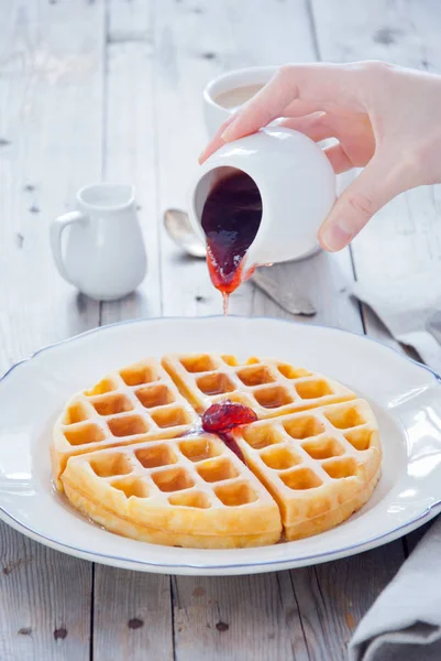 Házi ostya a Strawberry Jam reggelire — Stock Fotó