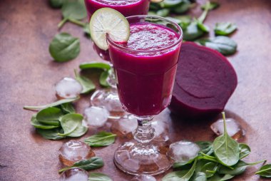 Limonlu ıspanak ve pancar suyu..