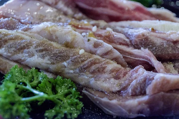 Taze sığır filetosu pişirme malzemelerle