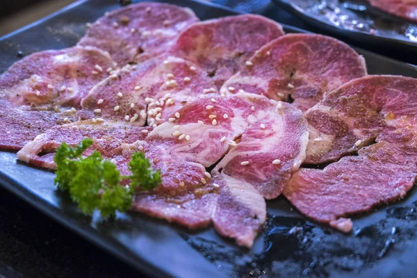 Taze sığır filetosu pişirme malzemelerle