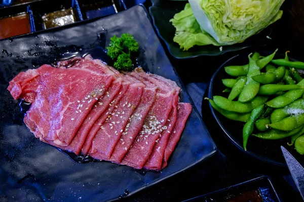 Taze sığır filetosu pişirme malzemelerle