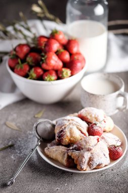 Çilek ile ev yapımı buns