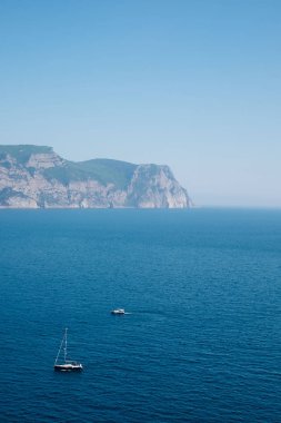 Mavi deniz Cape ve misafir