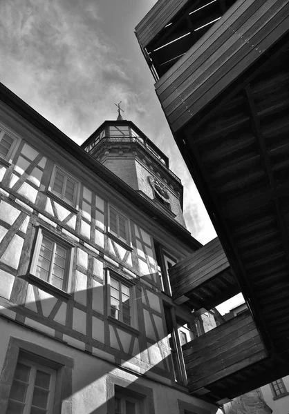 Landschaft Mit Dem Historischen Backnanger Stadtturm — Stockfoto