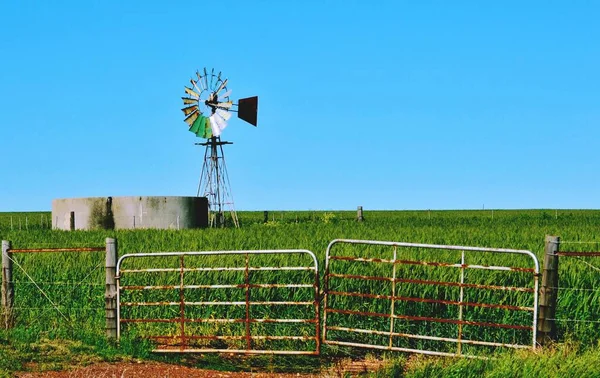 Landschaft Mit Windmühlen Wasserpumpe Auf Einer Farm Südafrika — Stockfoto