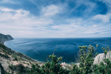 Cliff Karadeniz gün ışığı bulutlu gökyüzü