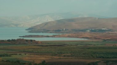 Fas 'ta Deniz kenarındaki Ağaçlar ve Dağlar. 