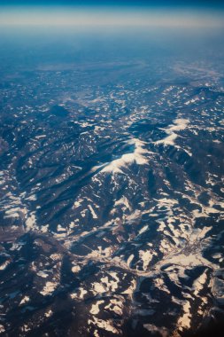 Dağlar Kar Altında Zirveye Çıktı . 