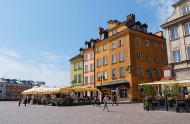 Warsaw, Polonya - 19 Temmuz 2018: Varşova, Polonya'nın eski bir şehir, kare
