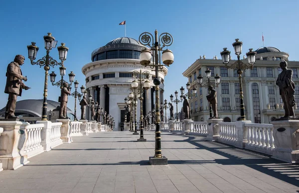 Sanat Bir Yaya Köprüsü Merkezi Üsküp Makedonya Cumhuriyeti Vardar Nehri — Stok fotoğraf