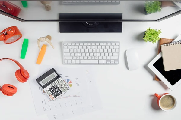 Bedrijfsdocument Financieel Overzicht Grafiek Bureaulijst Met Kantoorbenodigdheden — Stockfoto