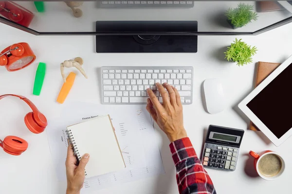 Zakenman Werkt Laptop Connecting Networking Concept — Stockfoto