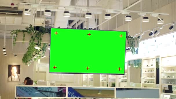 4Kショッピングストアでの製品表示のための緑の画面と広告看板 — ストック動画