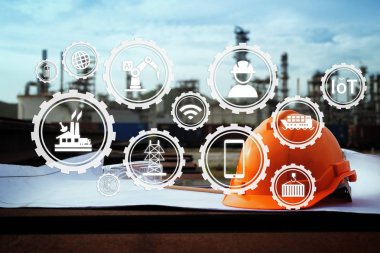 Kask İnşaat ve endüstriyel arka plan planı üzerinde koruyucu gözlük.