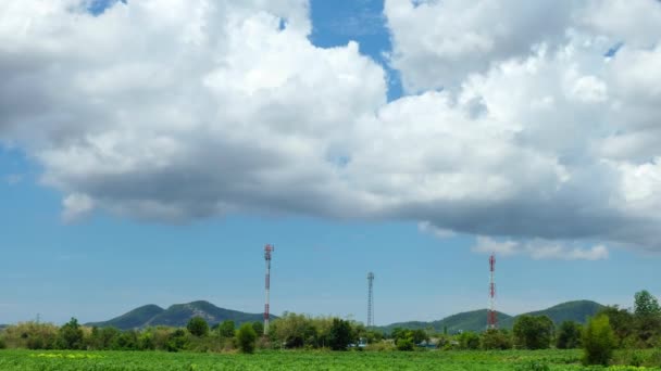 Tiempo Caducidad Del Movimiento Nubes Tres Antenas Comunicación Falsificación Del — Vídeo de stock