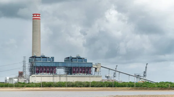 Industry area. The refined oil factory and Preto chemical industrial.