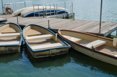 Kamu Park Gölü 'nde Küçük Tekneler Yüzüyor.