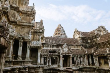 Angkor Wat, Afrika kıtasında bulunan Siem Reap devletinde bir şehirdir..