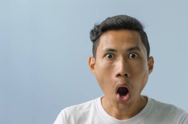 Asyalı Adam Şaşırdı.