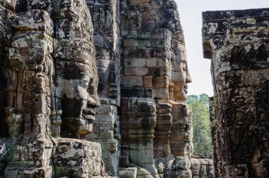Angkor Thom 'daki Bayon Tapınağının Gülen Yüzleri Siem Reap Eyaleti, Kamboçya' daki Khmer İmparatorluğu 'nun Mirası' dır..
