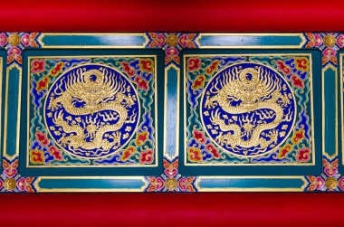 Ejder Şablonu Sanatı Çin Tapınağının Üstündeki Dekorasyondur.
