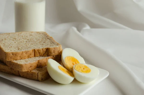 Whole Wheat Bread Boiled Egg Milk Breakfast — Stock Photo, Image