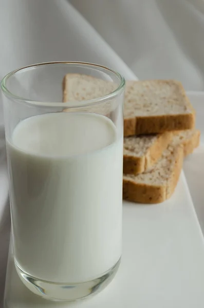 Latte Pane Integrale Affettato Colazione — Foto Stock