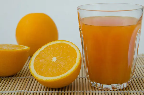 有机橙汁和橙汁 — 图库照片