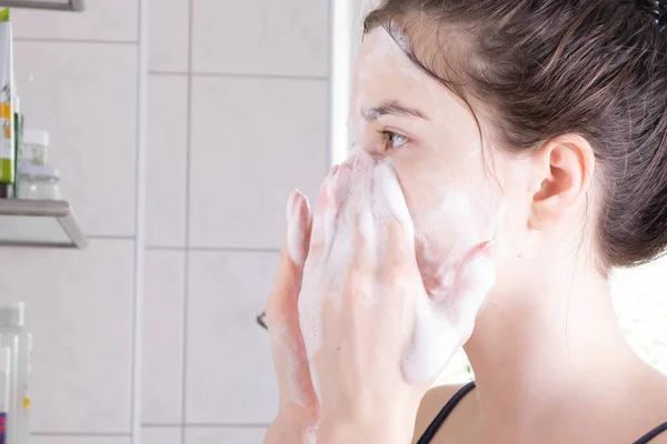Young Girl Soaped Her Face Soap Rubs Bathroom Morning — Stock Photo, Image