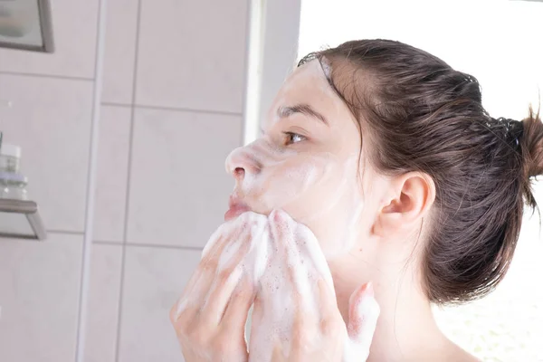 Young Girl Bathroom Strongly Soaped Her Face Soap Morning — Stock Photo, Image