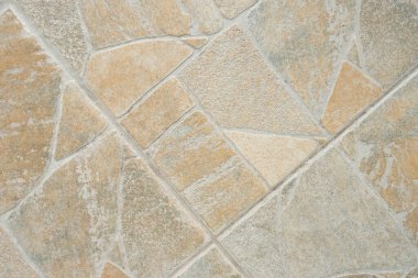 Güzel mozaiklerle kaplı taş kaldırımlar.