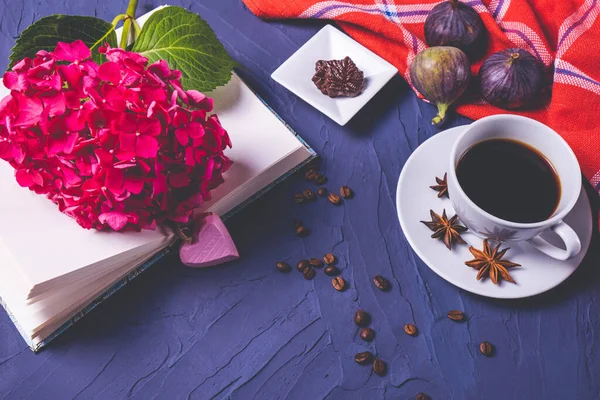 Cup Aromatic Coffee Open Book Branch Hydrangea Three Ripe Figs — Stock Photo, Image