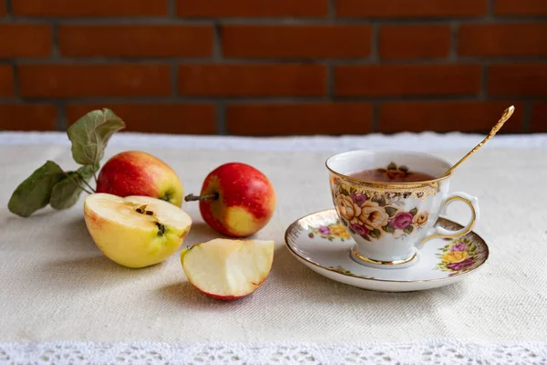 pleasant break, with a nice cup of tea and 3 apples picked from the garden