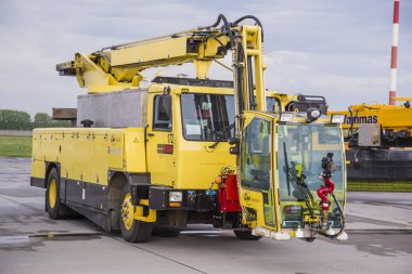 Ufa, Rusya Federasyonu. 19 Mayıs 2018: Havaalanı teknik servis ve bakım araçları