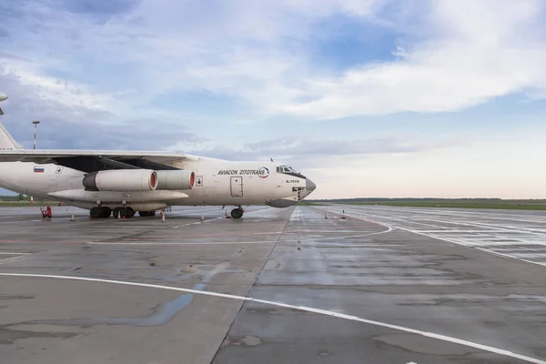俄罗斯 2018年5月19日 一架俄罗斯大型货机在机场 — 图库照片