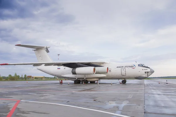 ウファ ロシア連邦 2018 大規模なロシア貨物機 空港で — ストック写真