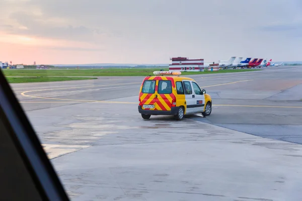 Ufa Rusia Mayo 2018 Sígueme Coche Aeropuerto Acompaña Lanzadera Pasajeros — Foto de Stock