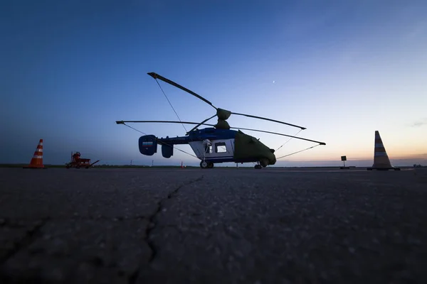 Silhouette Helicopter Taking Sunset — Stock Photo, Image