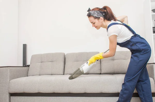 Cleaning service with professional equipment during work. professiona carpet dry cleaning, sofa dry cleaning, window and floor washing. women in uniform, overalls and rubber gloves. — Stock Photo, Image