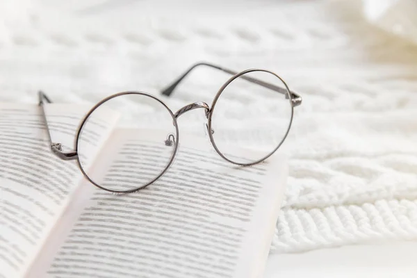 Home comfort and winter evening. soft focus vintage glasses, book on a knitted rug flatlay. learning, profession editor, proofreader, writer — Stock Photo, Image