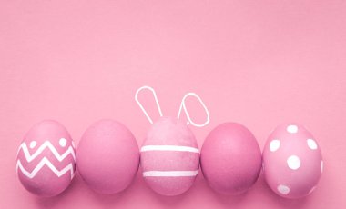 Birçok arka plan olarak, üstten görünüm Paskalya yumurtaları dekore edilmiştir. Festival geleneği