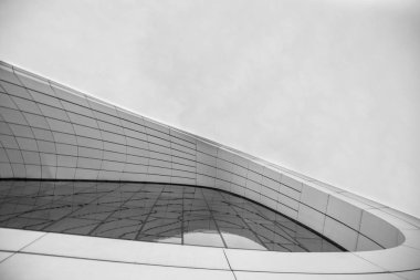 Beyaz Mimari Dairesel Arka Plan. Modern Bina Tasarımı. Soyut Kavisli Şekiller. cam ve beton