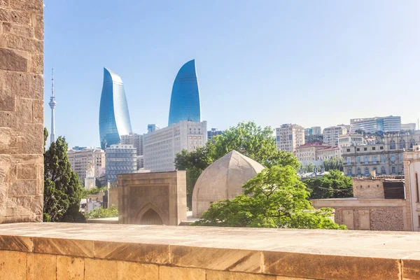 Baku Flame Towers is the tallest skyscraper in Baku, tourism in Azerbaijan. Old city — Stock Photo, Image
