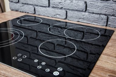 Modern mutfak iç mimarisi. elektrikli soba