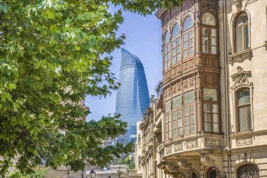 Alev Kuleleri en yüksek gökdelen ve Eski Şehir