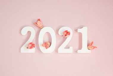 Pembe arka planda 2021 numara. 2021 Yeni Yıl.