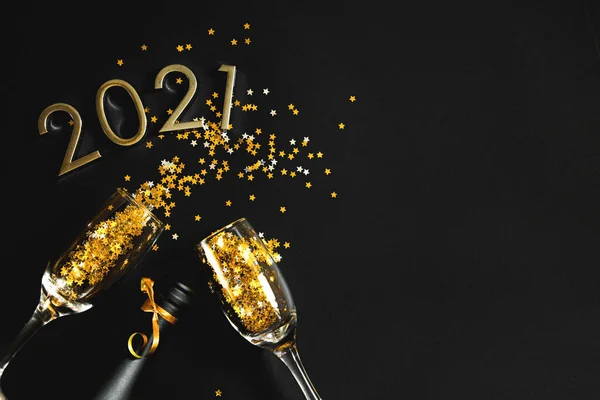Una Botella Champán Figuras 2021 Fondo Navidad Año Nuevo Composición — Foto de Stock