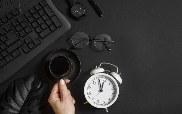 Bureau Avec Ordinateur Portable Lunettes Stylo Une Tasse Café Vue — Photo